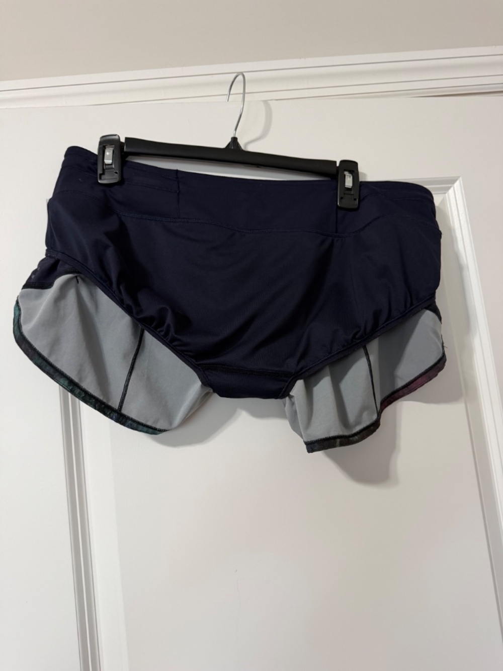Lululemon Speed Up 2.5 low rise running shorts.  Multicolor - Picture 7 of 8